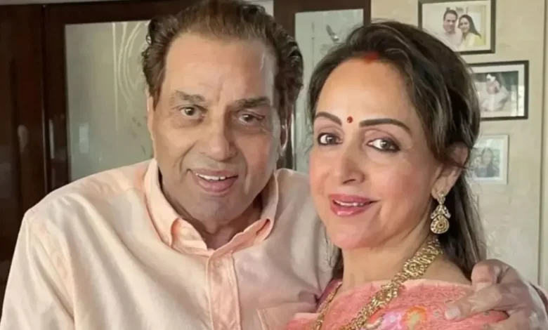 Dharmendra's Last Post Was An Unmissable Photo With His 'Dream Girl' Hema Malini