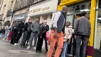 Dijon. Une file d'attente sur une centaine de mètres ce samedi dans cette rue, "ça fait du bien !"