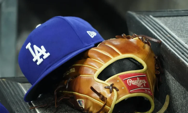 Dodgers Sign Catcher to Kick Off Free Agency