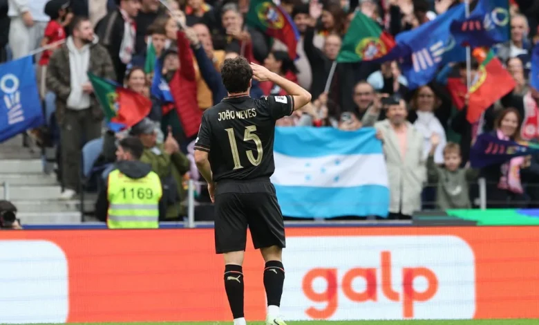 Dois golos de rajada e a estreia de João Neves a marcar por Portugal (vídeos)