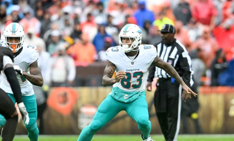 Dolphins activate TE Darren Waller, OT Austin Jackson