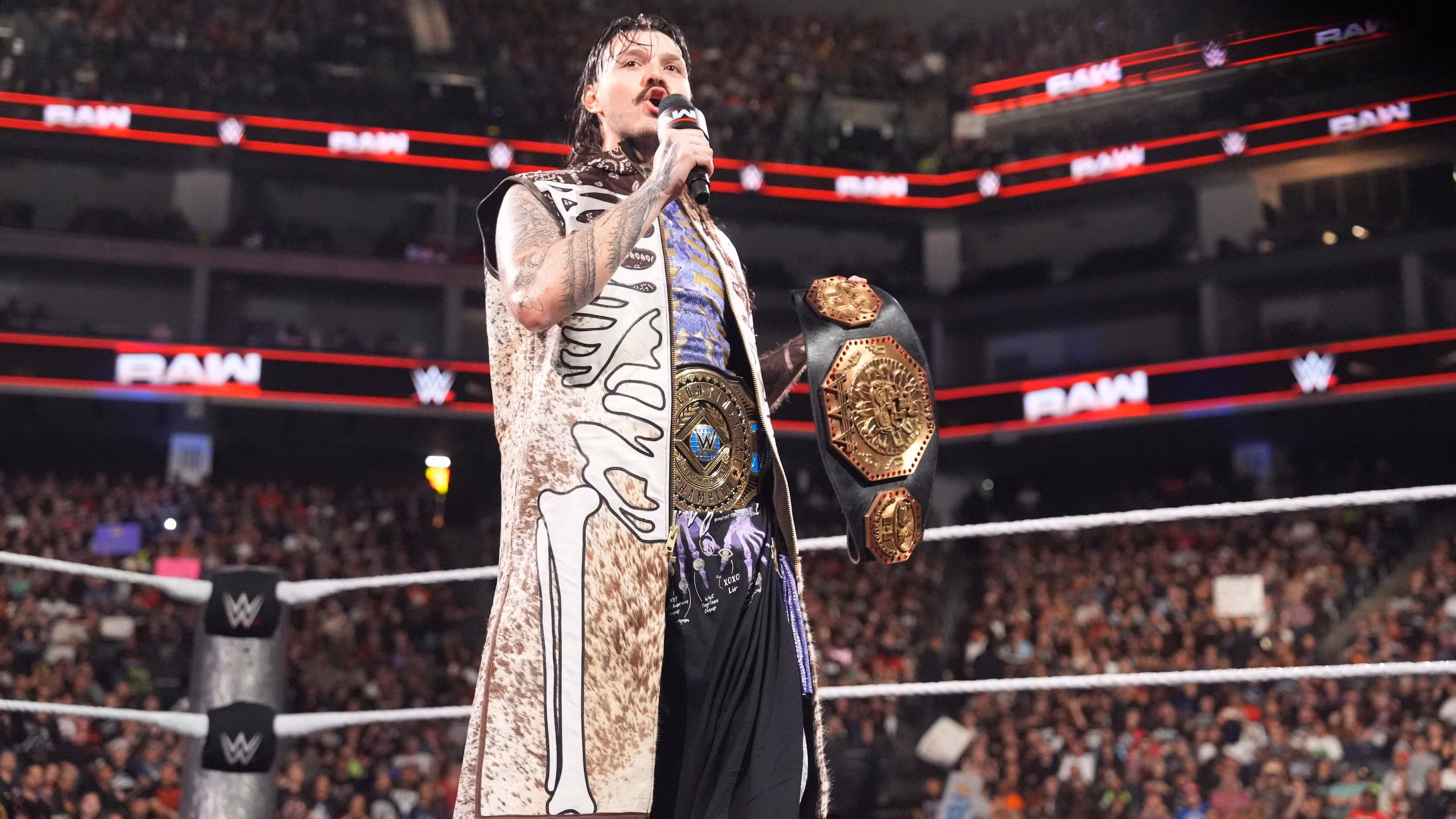 Dominik Mysterio Beats Penta, Rusev to Retain WWE IC Title at SNME