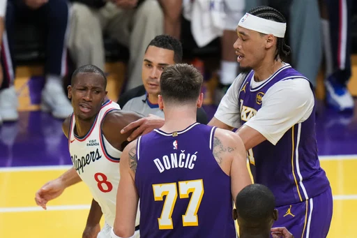 Doncic criticizes the NBA Cup court, but praises Lakers for support in late-game skirmish with Dunn