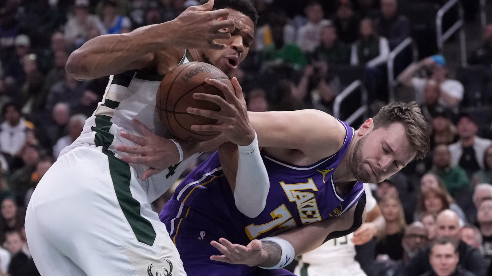 Doncic scores 41 points, Reaves adds 25 as Lakers roll to 119-95 win against Bucks