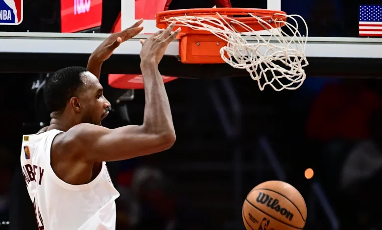 Donovan Mitchell believes in Evan Mobley despite up-and-down start to the season