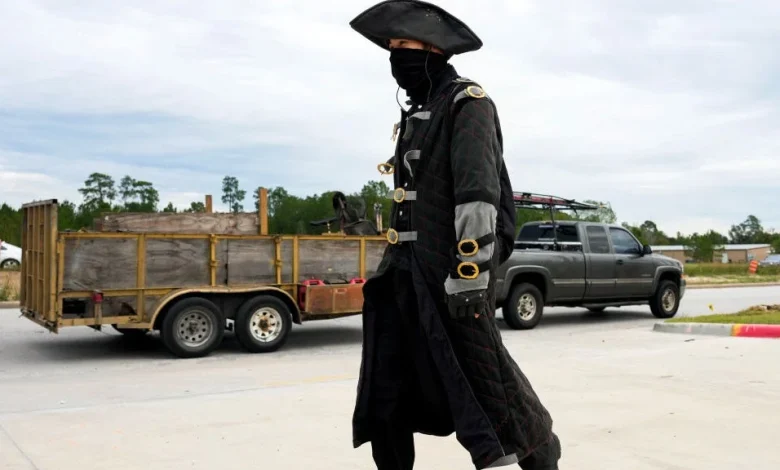 Don't Let Cold Weather Ruin Halloween: 5 Expert Tricks to Stay Warm Without Ruining Your Costume