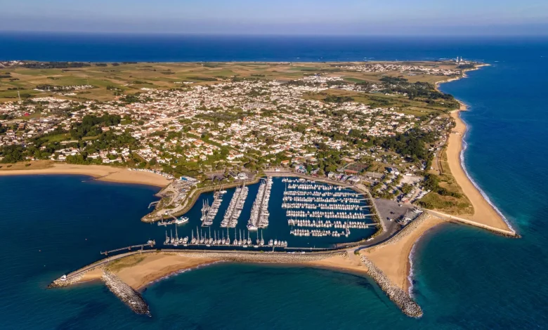 Driver ‘shouting Allahu Akbar’ ploughs into crowd injuring 10 in hols hotspot