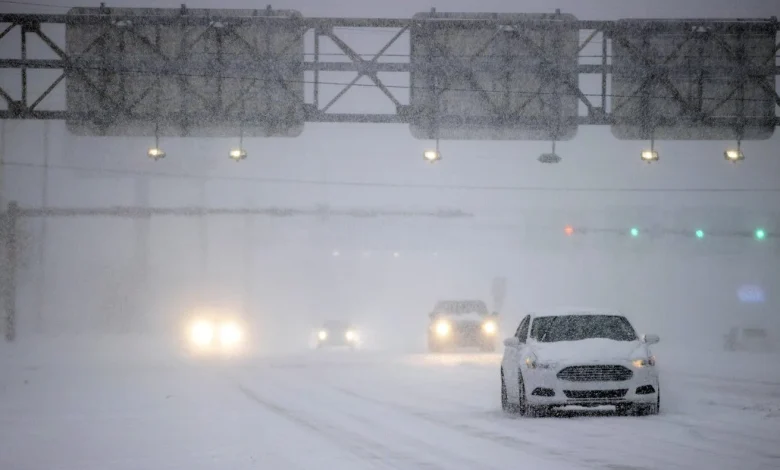 Drivers stranded on Highway 401 during snow storm