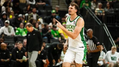Ducks Host Hawaii in Season Opener