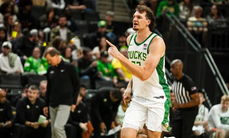 Ducks Host Hawaii in Season Opener