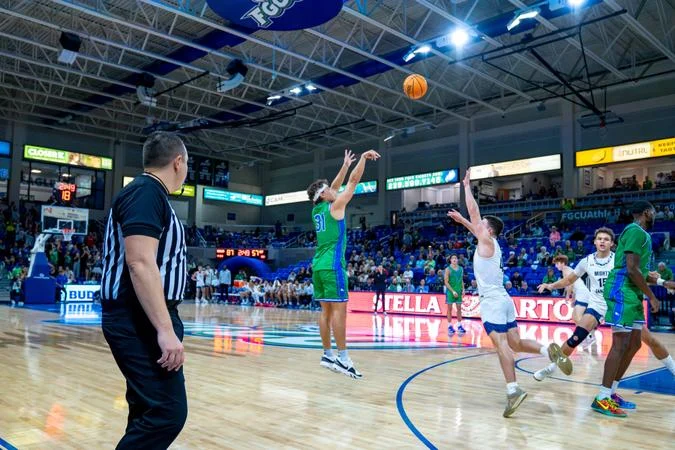 Dwyer scores first collegiate points, Eagles sail past New College