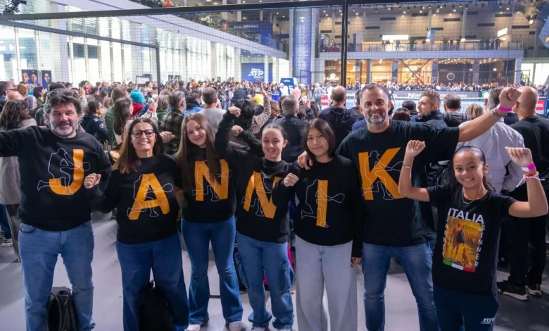 È Sinner-mania, a Torino fan da tutta Italia: felpe “Jannik” e Inalpi Arena colorata d’arancio