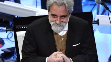 È morto Peppe Vessicchio: il direttore d'orchestra aveva 69 anni. «Polmonite interstiziale precipitata rapidamente»