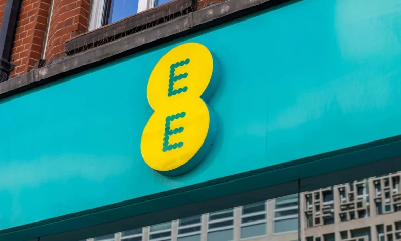 EE down: Hundreds of customers report issues with mobile and broadband