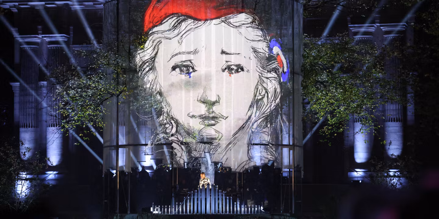 EN DIRECT, commémorations du 13-Novembre : la cérémonie d’inauguration du jardin mémoriel au cœur de Paris a débuté