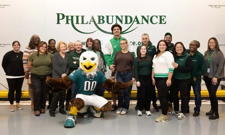 Eagles give back to Philadelphia for Thanksgiving
