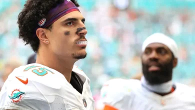 Eagles land edge rusher Jaelan Phillips from Dolphins in splashy trade, per reports