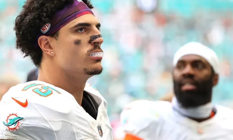 Eagles land edge rusher Jaelan Phillips from Dolphins in splashy trade, per reports