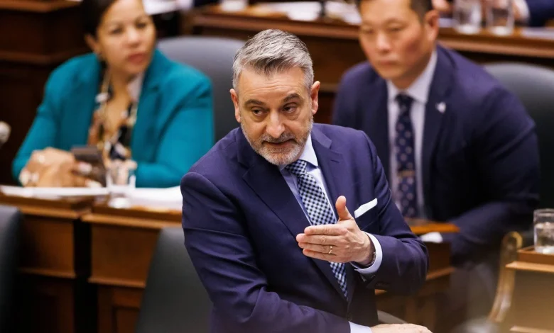 Education minister orders northern Ontario school board to resolve dysfunction