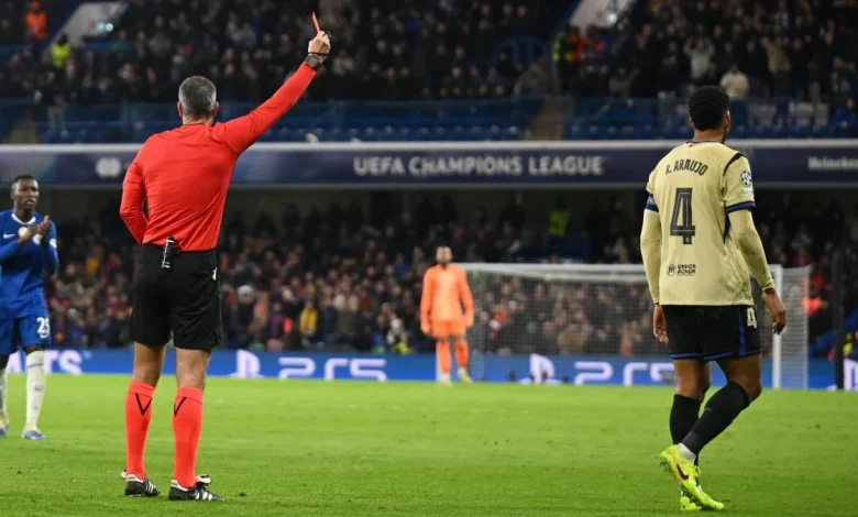 El Barça se queda con diez: ¡Araujo, expulsado!