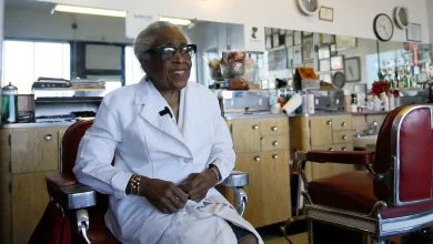 El Paso barber Estine Davis helped Black community with style for decades