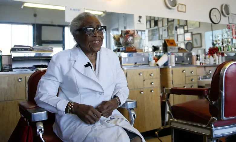 El Paso barber Estine Davis helped Black community with style for decades