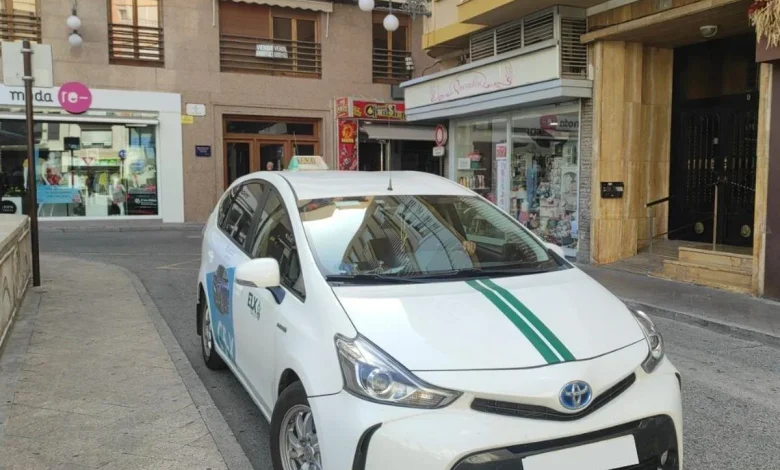El taxi de Alicante convoca una huelga este martes por la «expansión» de las VTC