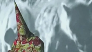 Electronic act African Imperial Wizard exposed as white guy in Africa-themed KKK cosplay