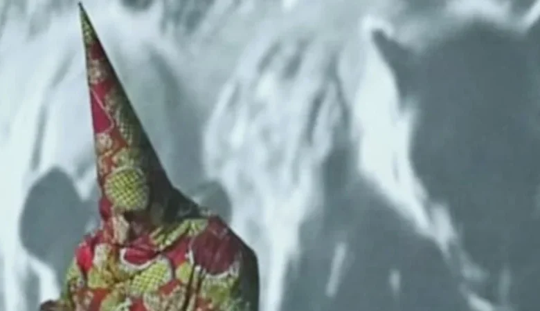 Electronic act African Imperial Wizard exposed as white guy in Africa-themed KKK cosplay