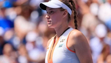 Elena Rybakina rolls past Amanda Anisimova to start WTA Finals in dominant fashion