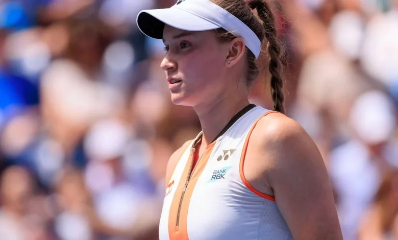 Elena Rybakina rolls past Amanda Anisimova to start WTA Finals in dominant fashion