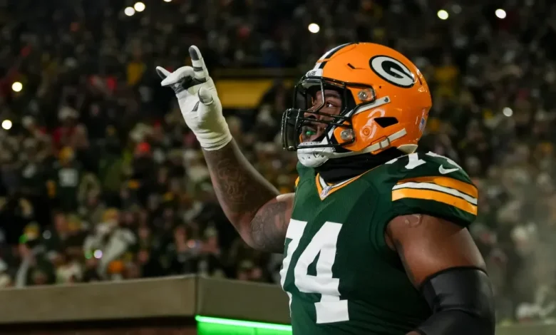 Elgton Jenkins carted to Packers locker room with ankle injury