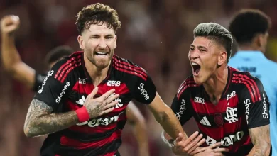 Em duelo agitado, Flamengo vence Santos e segue na cola do Palmeiras