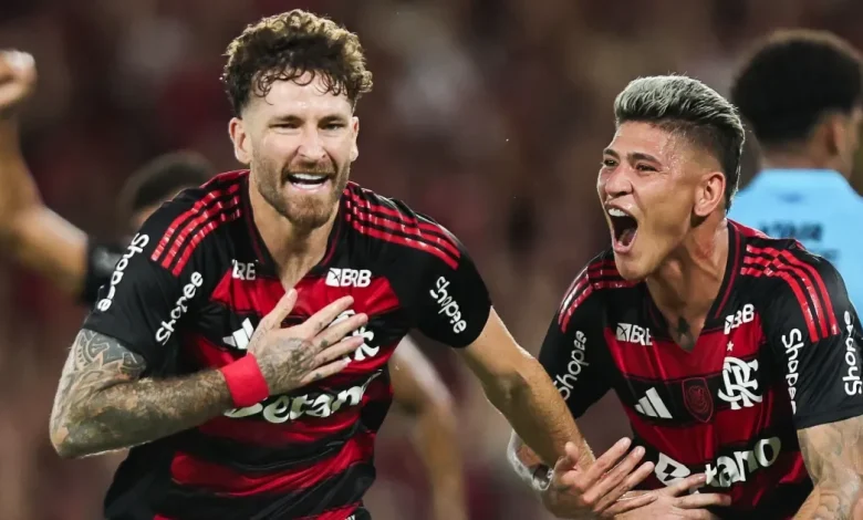 Em duelo agitado, Flamengo vence Santos e segue na cola do Palmeiras