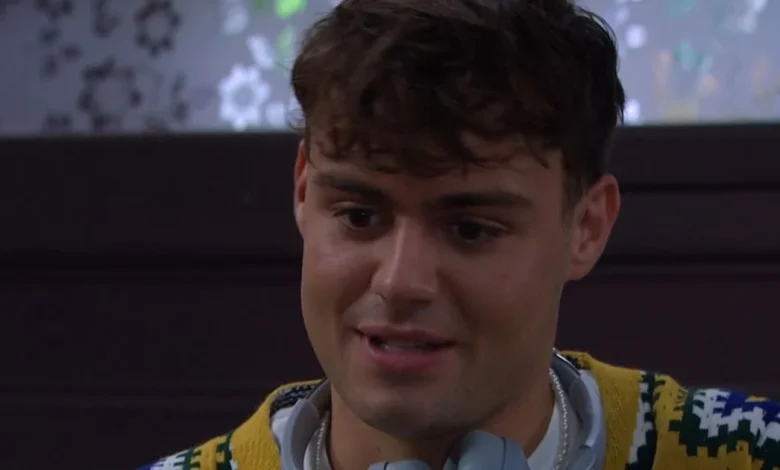 Emmerdale Lewis Barton's dad unveiled as star drops 'wild' baby bombshell