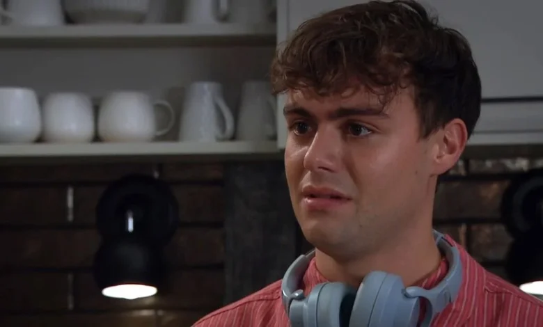 Emmerdale fans 'expose' exciting new romance for Lewis Barton as Kev mystery unfolds