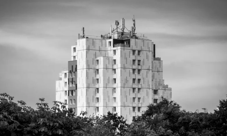 En pleine mutation, le Château Blanc à Saint-Étienne-du-Rouvray s’offre une rétro en photo