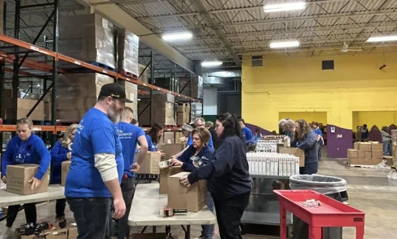 Erie Insurance Employees Provide Thanksgiving Meals to Community Members