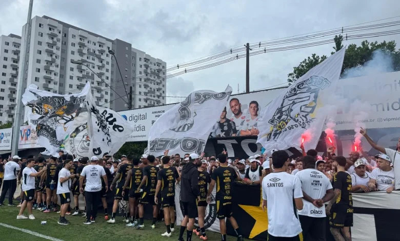 Escalação: Vojvoda encerra preparação do Santos com festa da torcida e apoio no CT