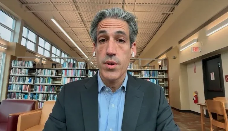 Evanston mayor says he’s opening investigations after federal agents are filmed punching person