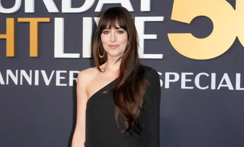 Eyewitnesses Claim Dakota Johnson Was ‘Infatuated’ With a Mystery Man Amid Dating Rumors