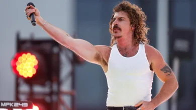 Fans divided on Peking Duk after AFLW grand final pre-match entertainment