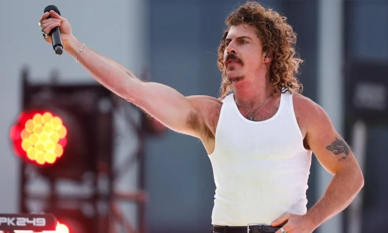 Fans divided on Peking Duk after AFLW grand final pre-match entertainment