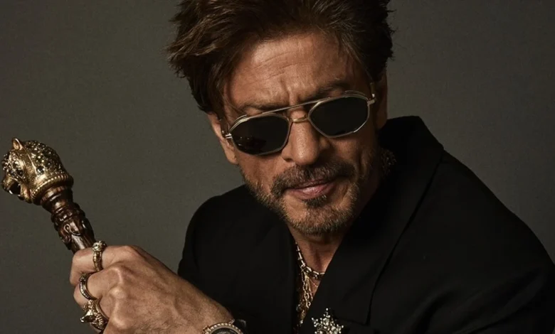 Fans travel all the way from Peru in hopes of meeting Shah Rukh Khan on his 60th birthday, bring along special gifts | Bollywood