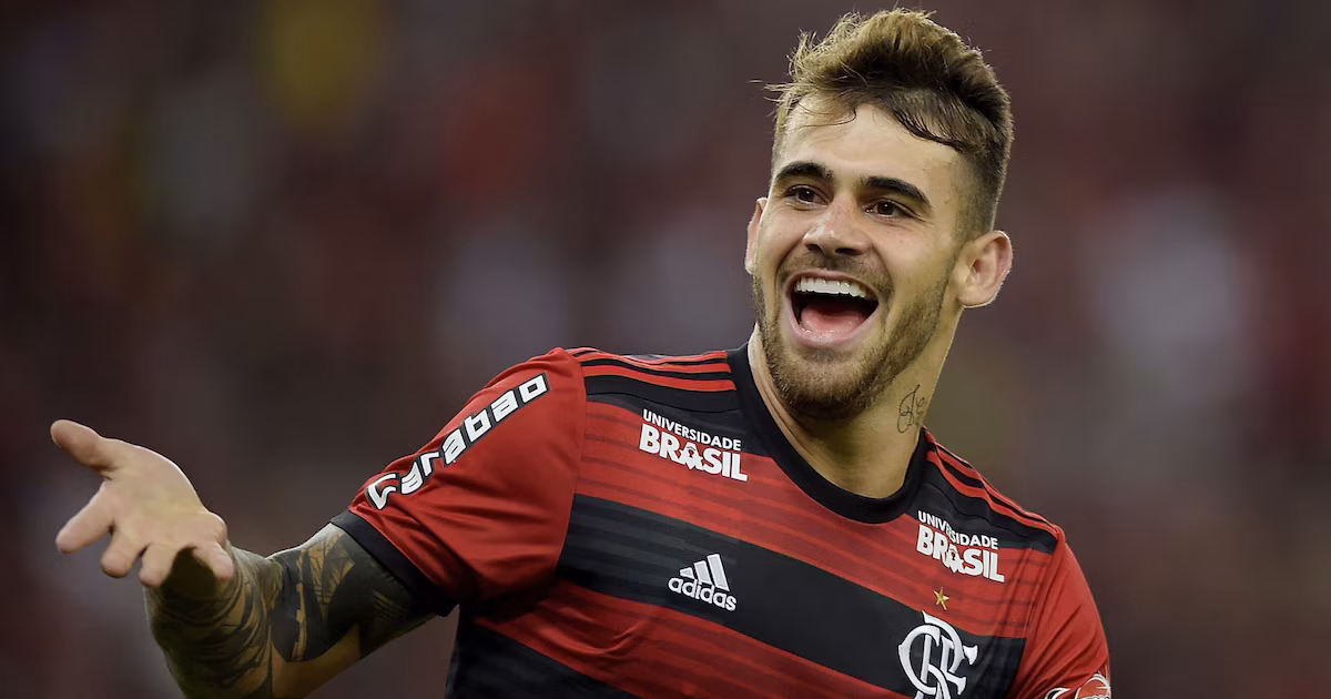 Felipe Vizeu apareció en las graderías del estadio Monumental para celebrar el histórico título de Flamengo en Copa Libertadores 2025