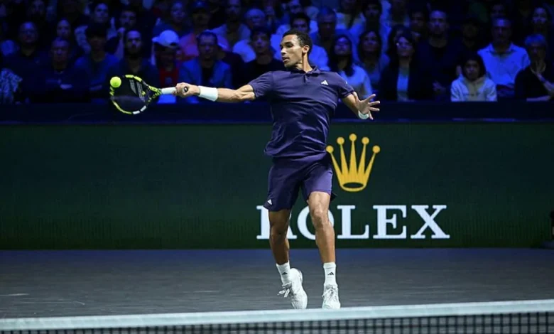 Félix Auger-Aliassime écarte Alexander Bublik et se qualifie pour la finale du Rolex Paris Masters