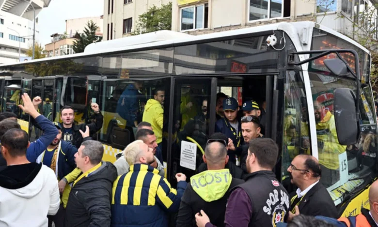 Fenerbahçe taraftarı derbi için stada geldi!