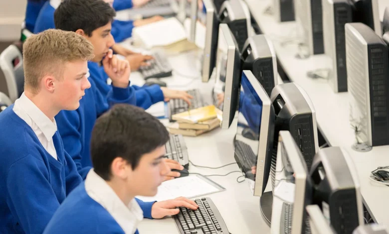 Fewer exams, lessons on AI and mortgages: England's school curriculum shake-up | ITV News