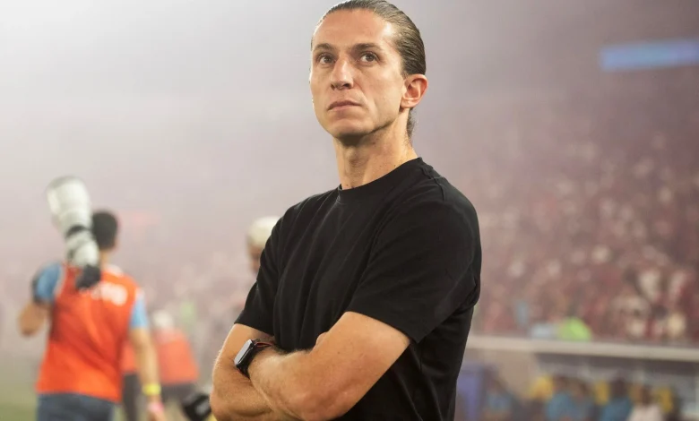 Filipe Luís define time titular para encarar Atlético; confira