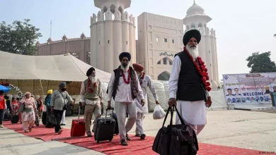 First Indian Sikh pilgrims enter Pakistan since May conflict
